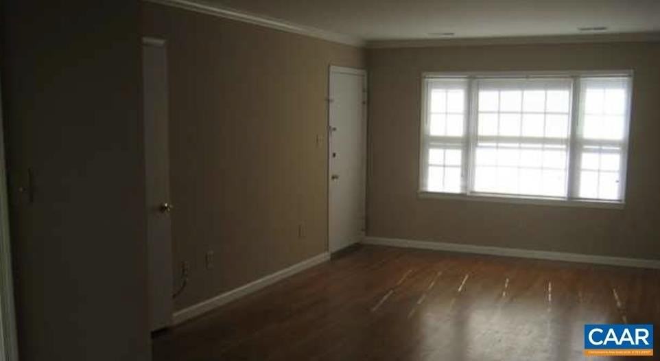 2422 Barracks Pl #4 - Photo 6 of 6