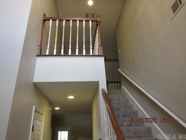 100 Bedford Cir - Photo 2 of 27