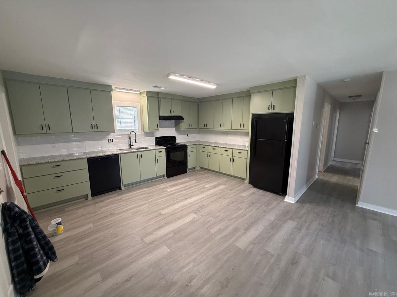 112 E Palm St - Photo 2 of 9