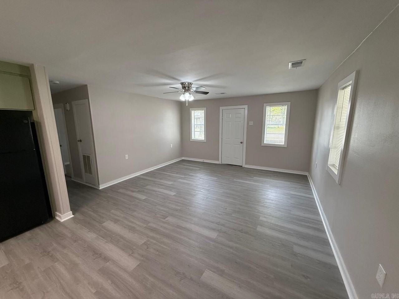 112 E Palm St - Photo 3 of 9