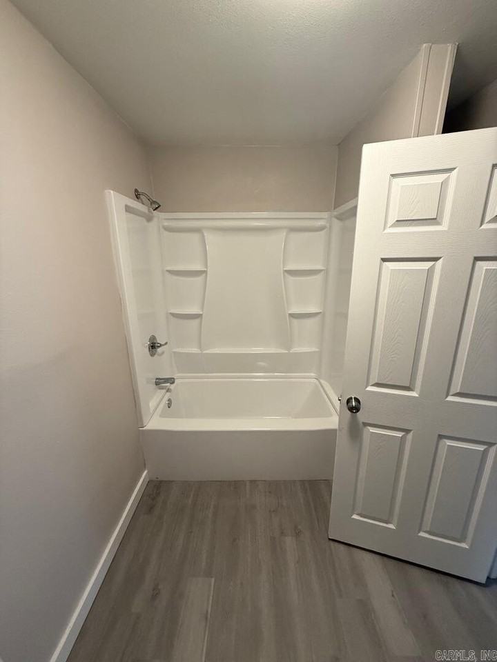 112 E Palm St - Photo 5 of 9