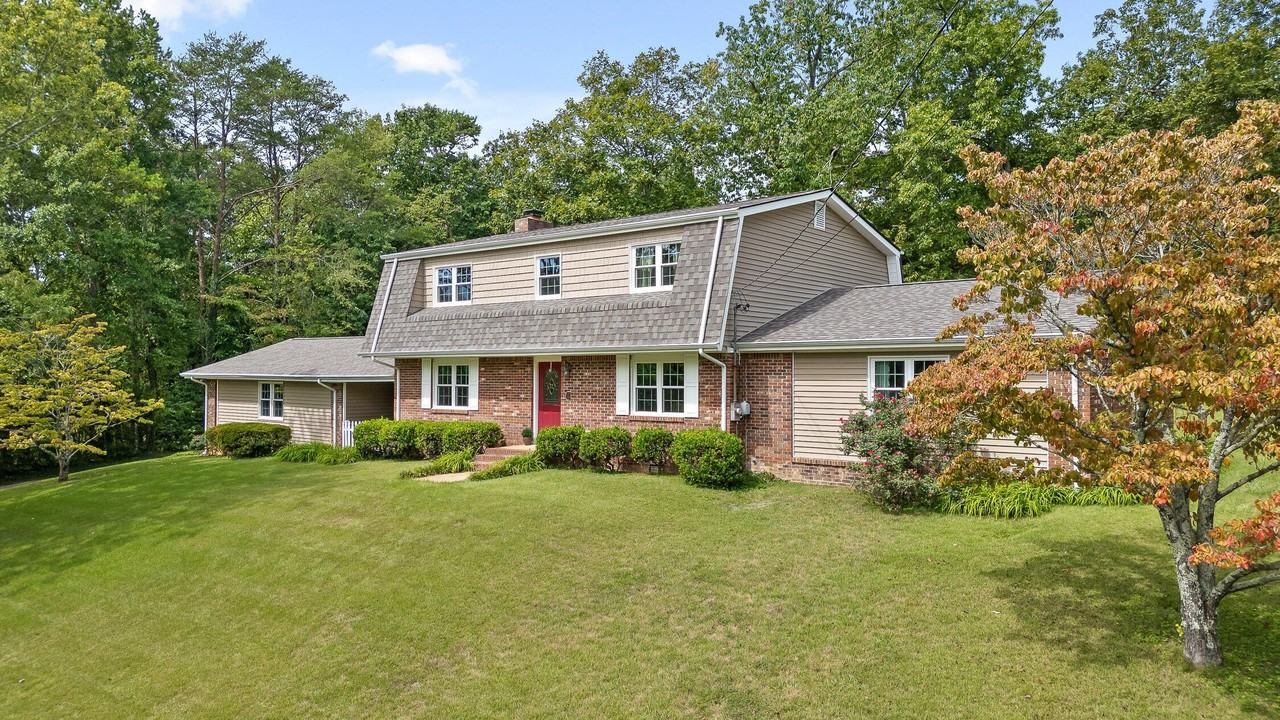 8693 Arbutus Dr - Photo 2 of 35