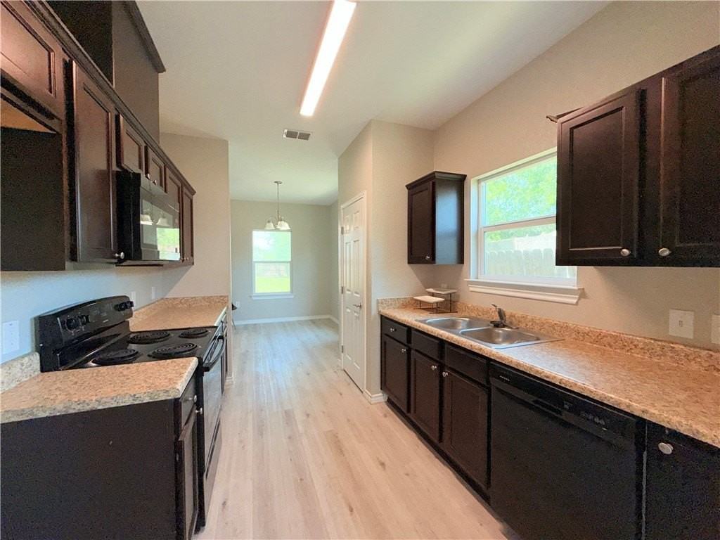 414 3rd St - Photo 5 of 19