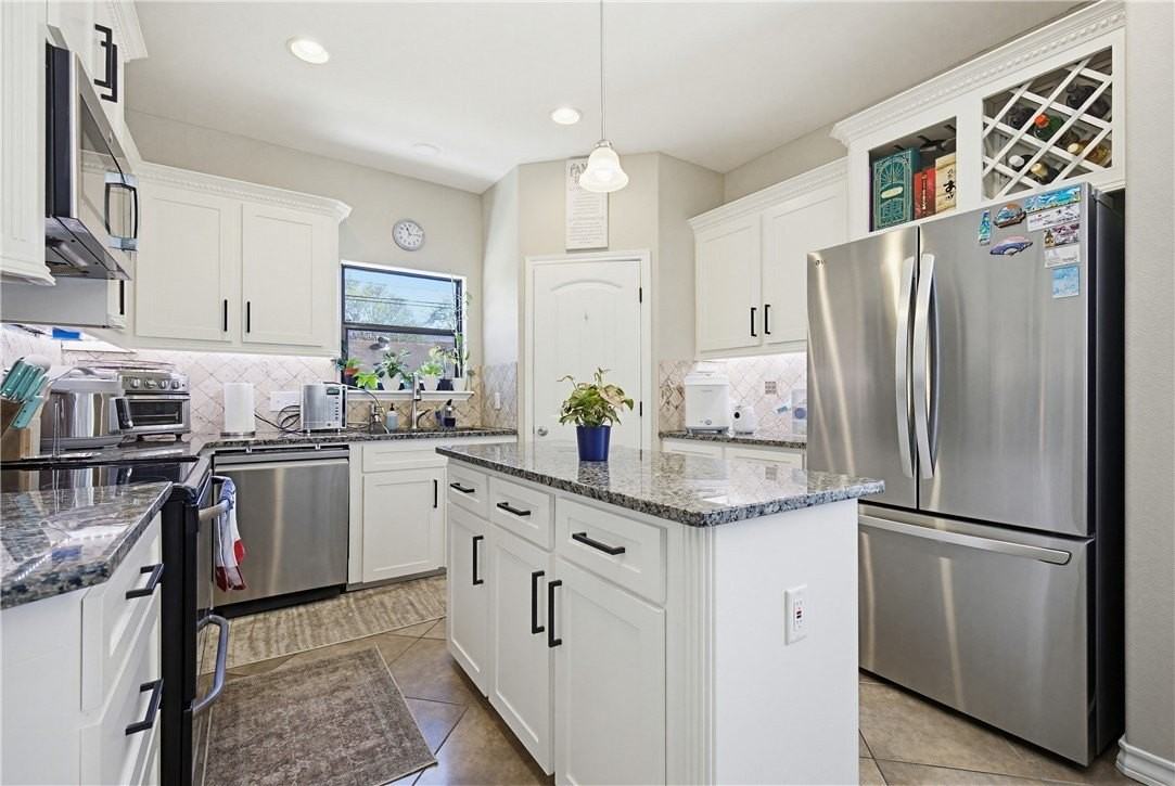 2506 Date Palm Dr - Photo 4 of 21