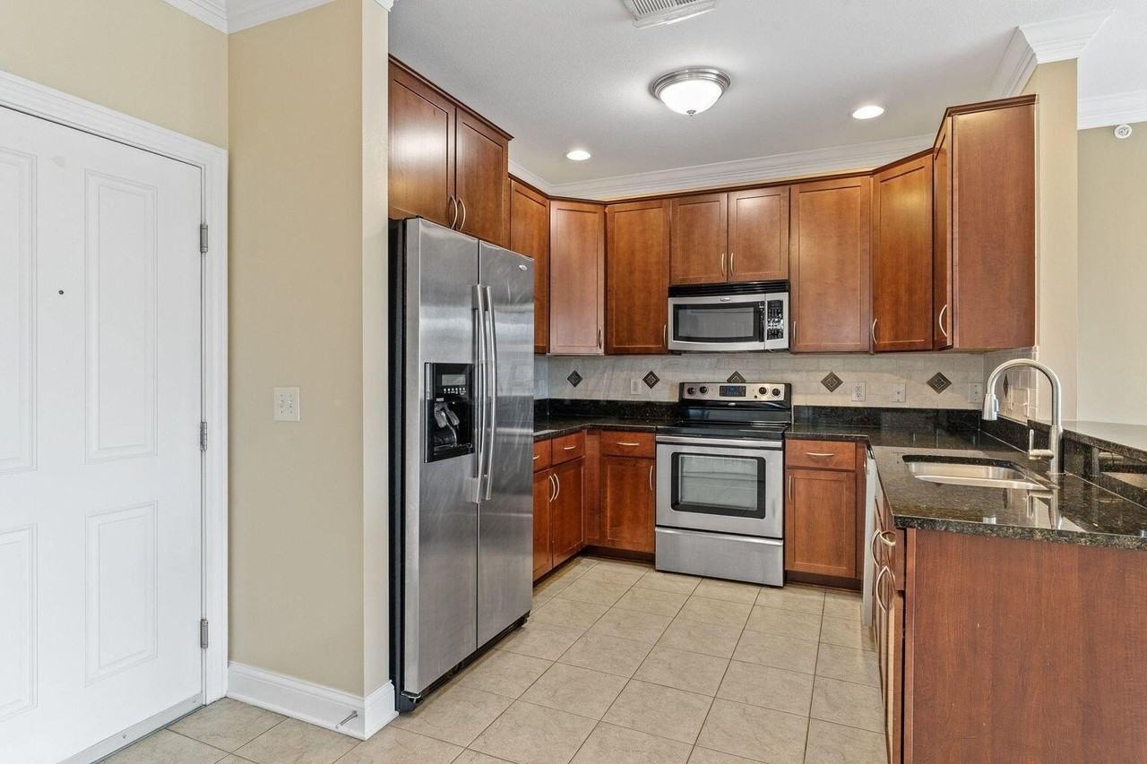 953 Ingleside Ave #312 - Photo 3 of 19