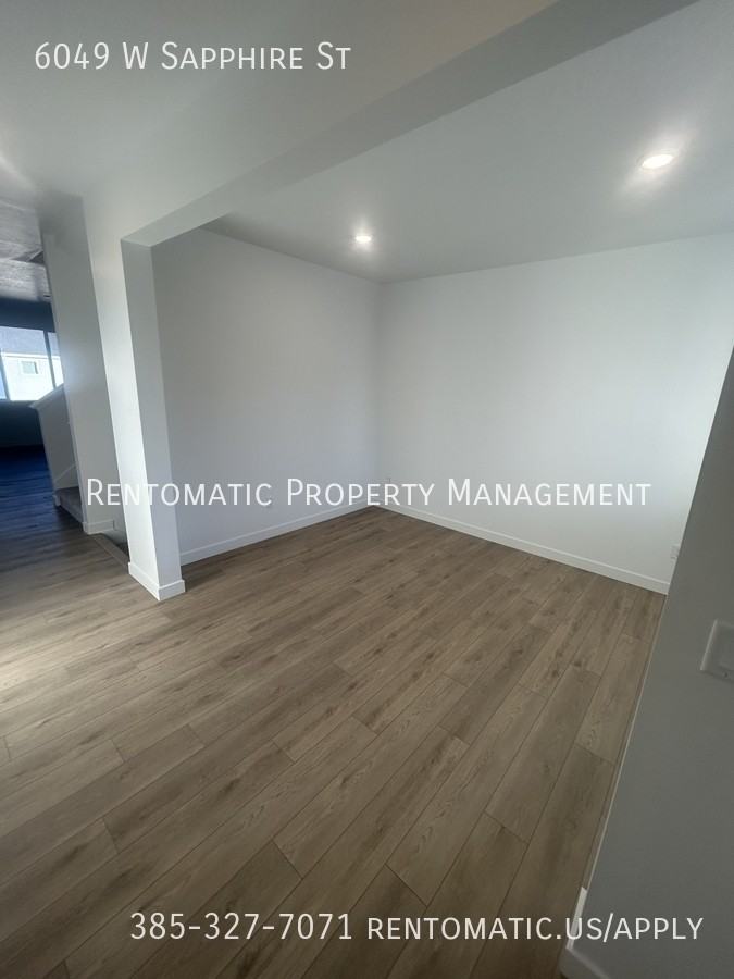 6049 W Sapphire St - Photo 3 of 34