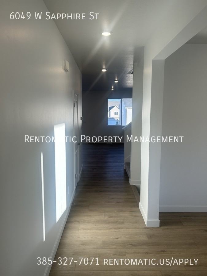 6049 W Sapphire St - Photo 5 of 34