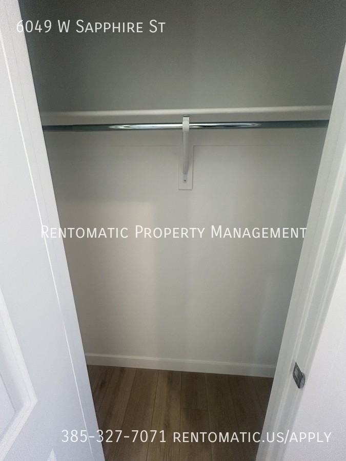 6049 W Sapphire St - Photo 6 of 34