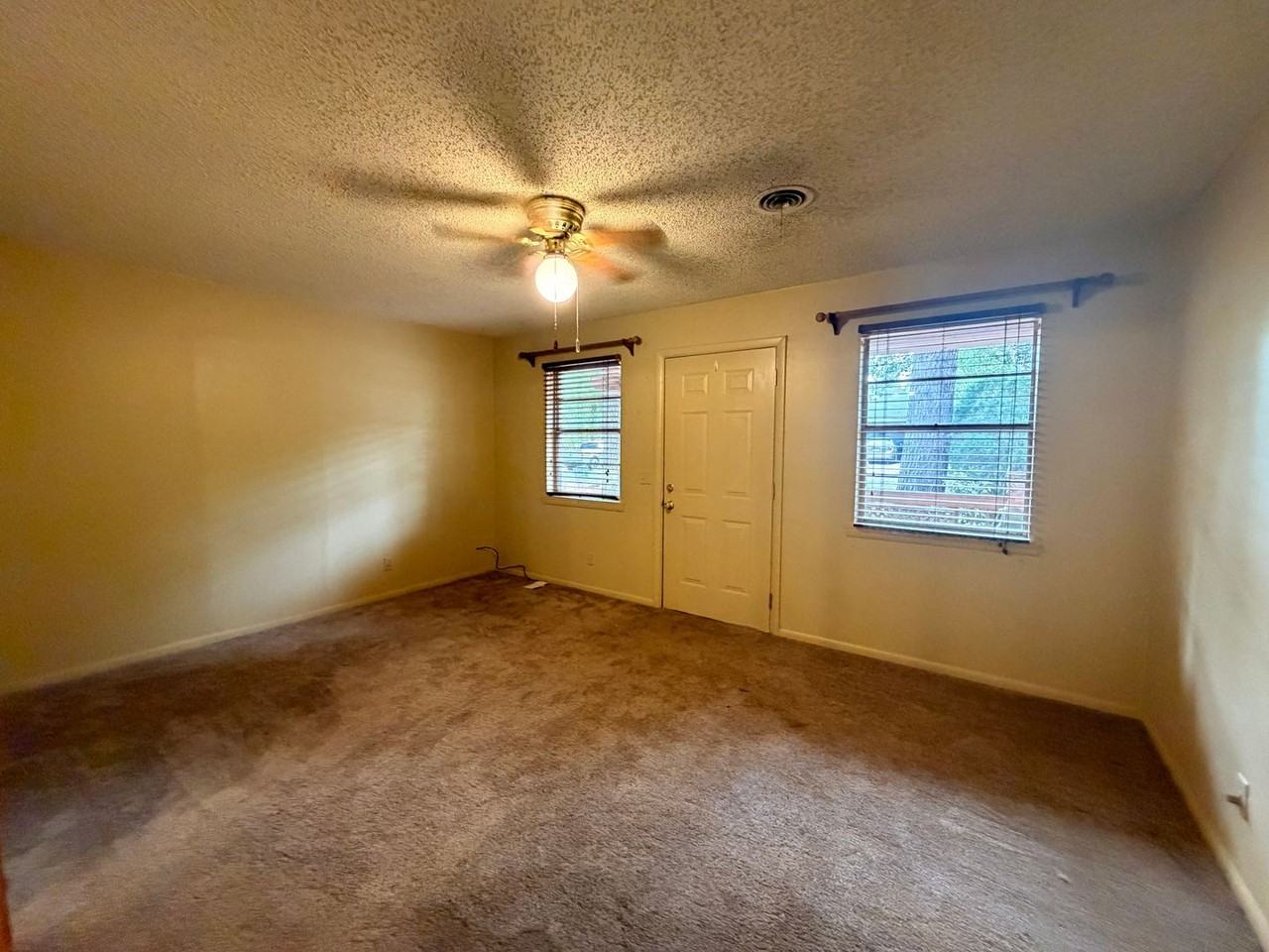 500 E Holly St - Photo 3 of 8