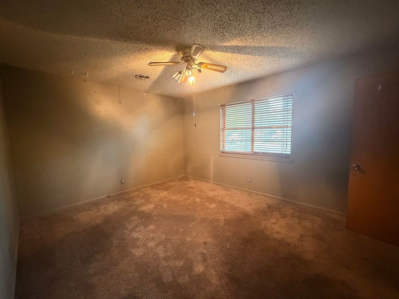 500 E Holly St - Photo 6 of 8