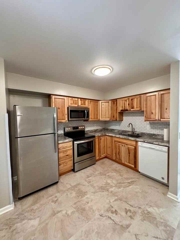 9570 Shenandoah Dr - Photo 2 of 7