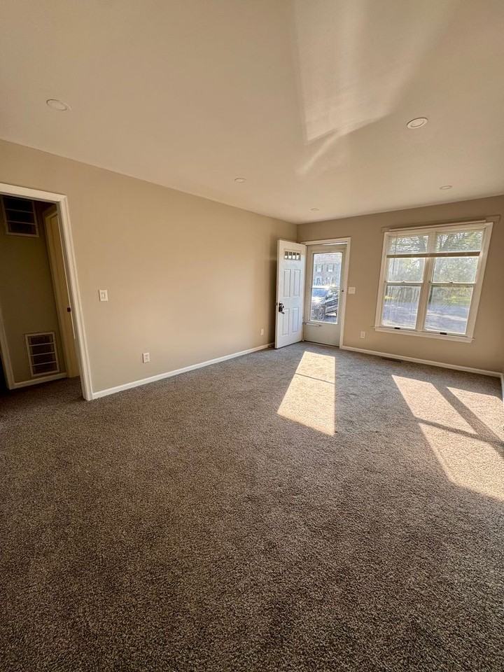 9570 Shenandoah Dr - Photo 3 of 7