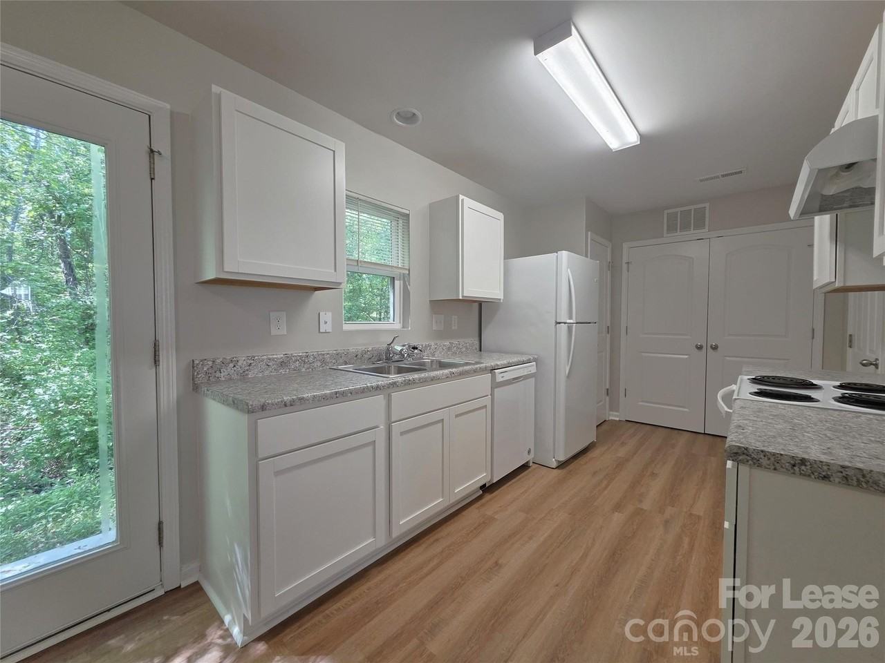 1156 Mcree Heights Cir - Photo 4 of 22