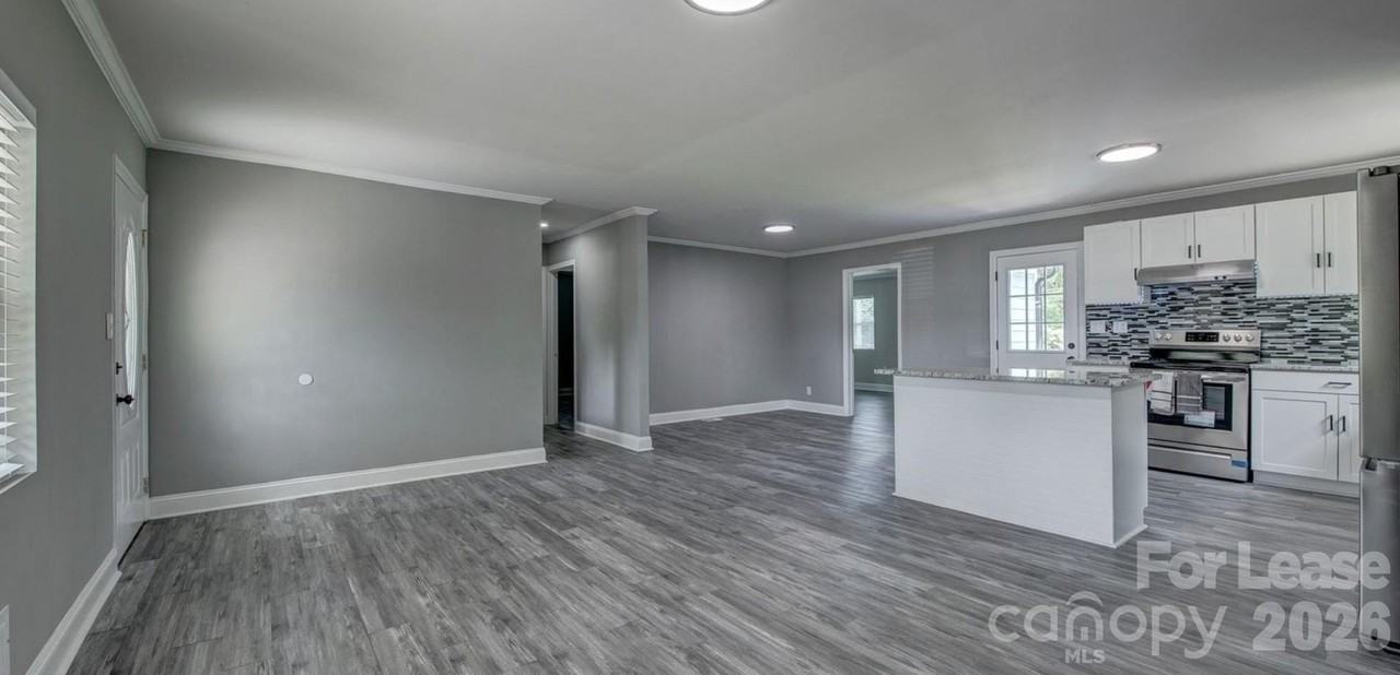 910 E 6th Ave - Photo 6 of 12