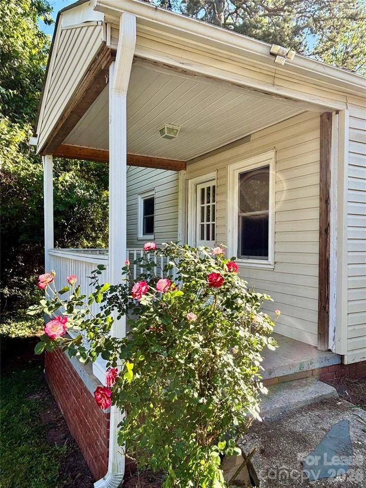 2565 Brentwood Pl - Photo 2 of 29