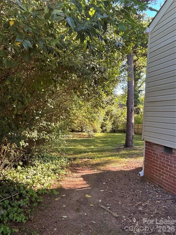 2565 Brentwood Pl - Photo 3 of 29