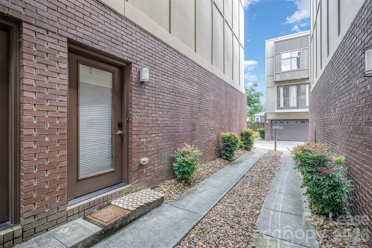 925 Westbrook Dr #B - Photo 3 of 34