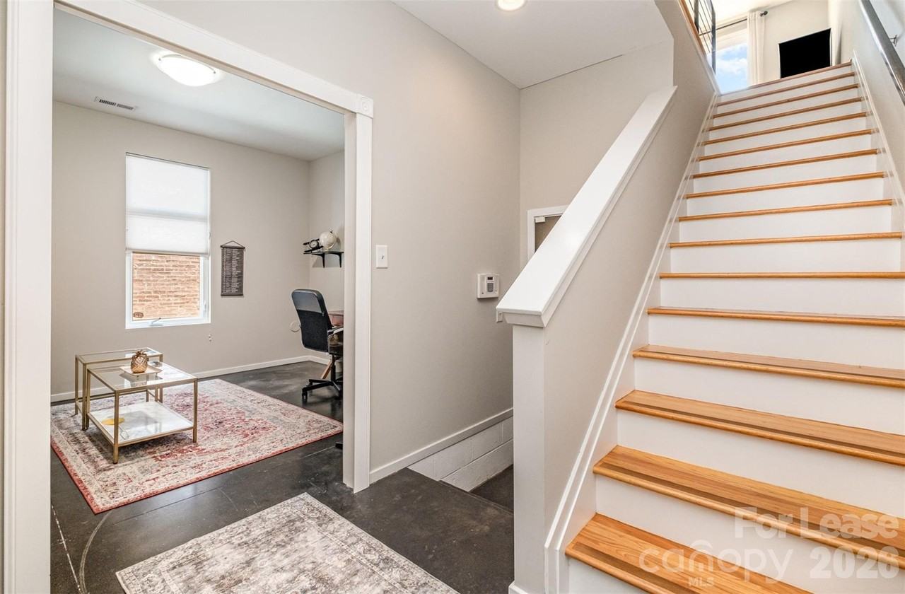 925 Westbrook Dr #B - Photo 4 of 34