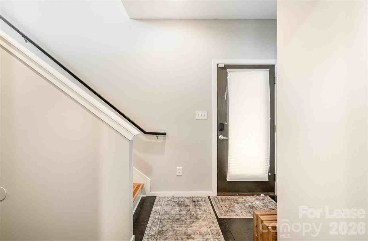 925 Westbrook Dr #B - Photo 5 of 34