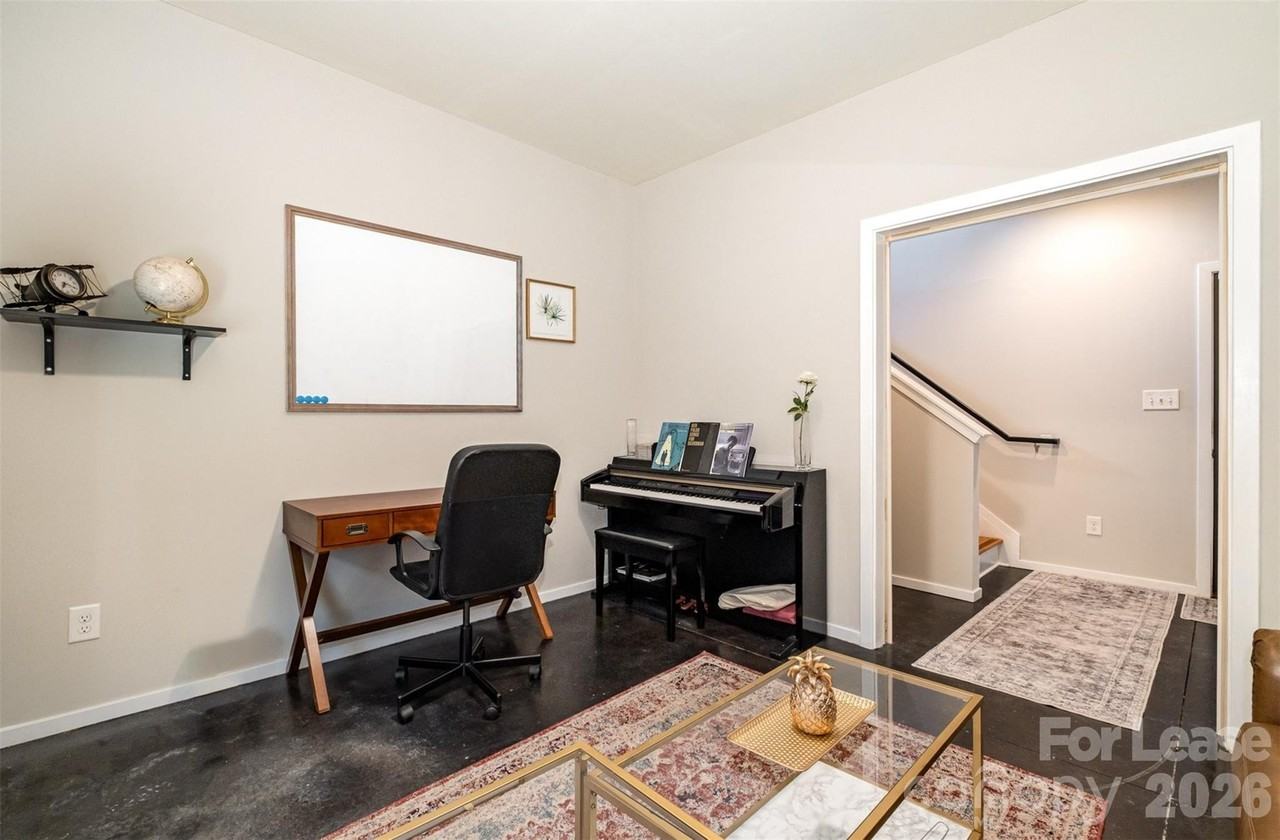 925 Westbrook Dr #B - Photo 6 of 34