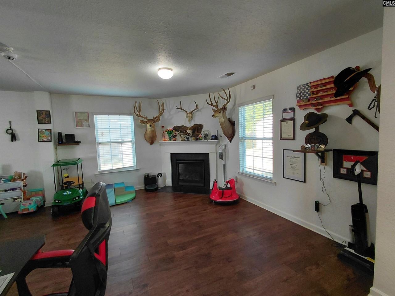 836 Chariot Way - Photo 3 of 26