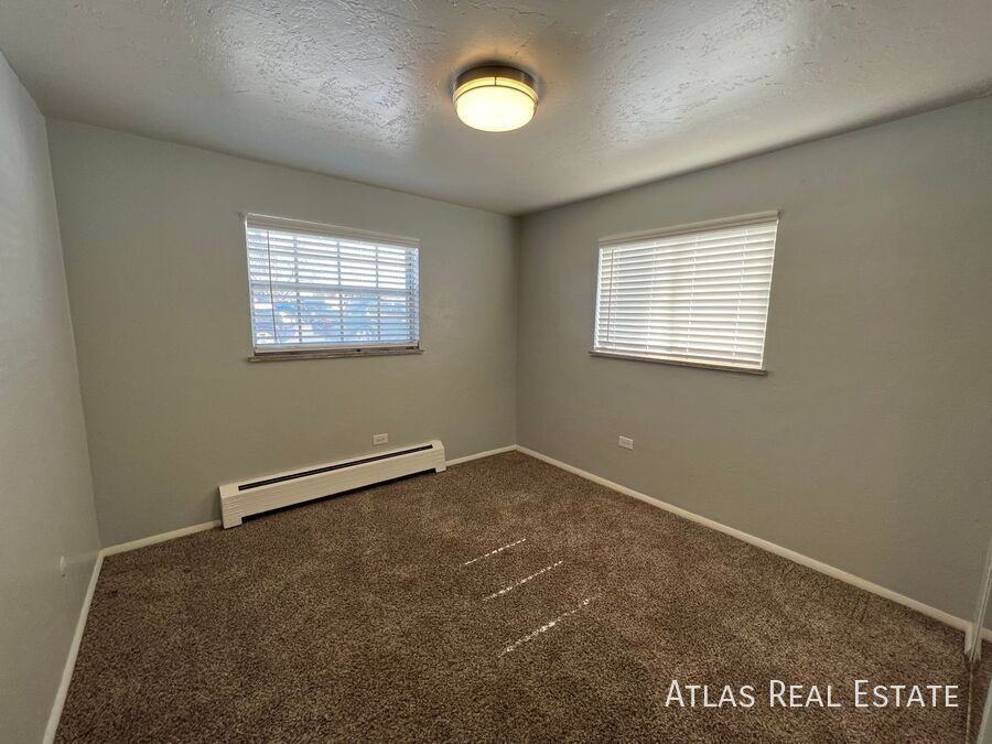 2367 S Locust St #B - Photo 5 of 9