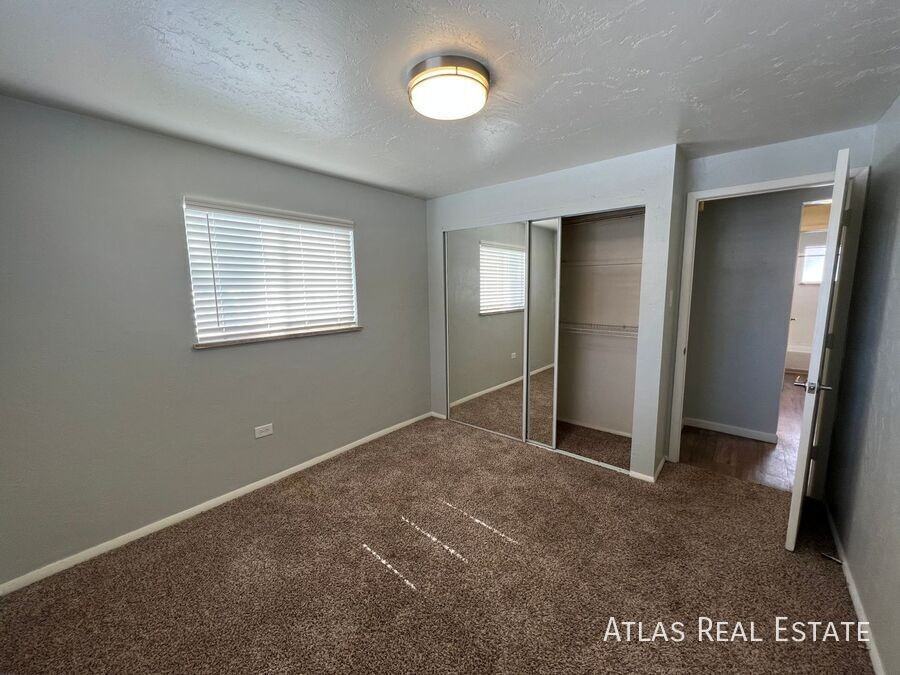 2367 S Locust St #B - Photo 6 of 9