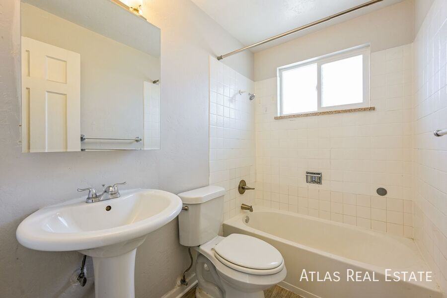 2367 S Locust St #B - Photo 7 of 9