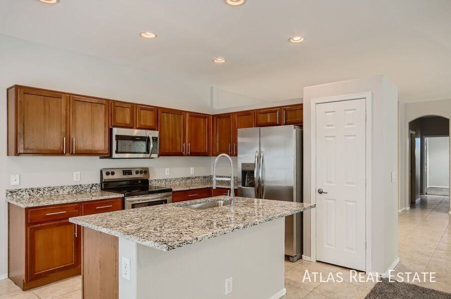 797 W Agrarian Hills Dr - Photo 3 of 17