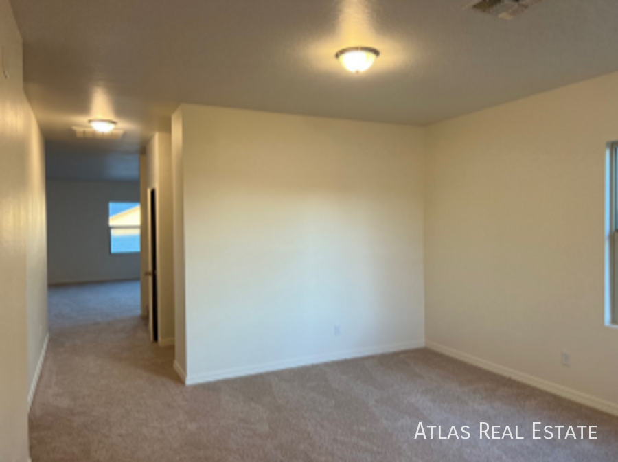 231 N 201st Ave - Photo 4 of 23