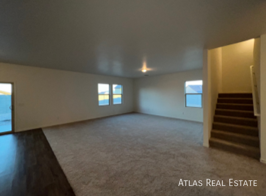 231 N 201st Ave - Photo 6 of 23