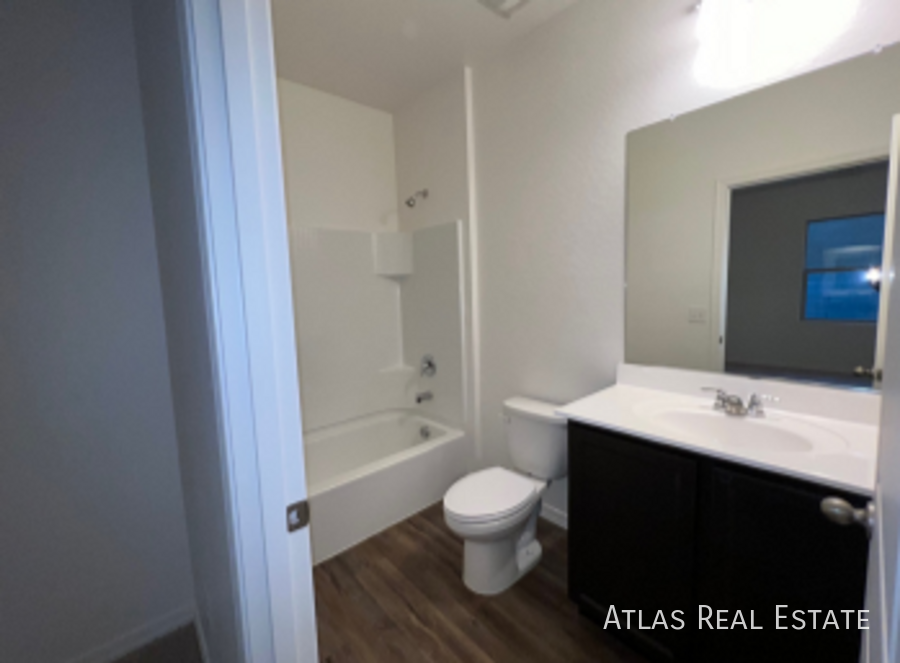 231 N 201st Ave - Photo 7 of 23