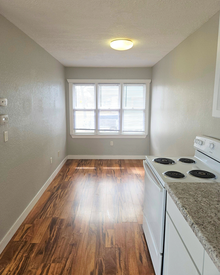 603 N Superior Ave - Photo 3 of 13