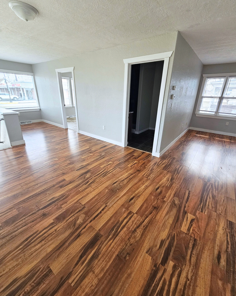 603 N Superior Ave - Photo 4 of 13