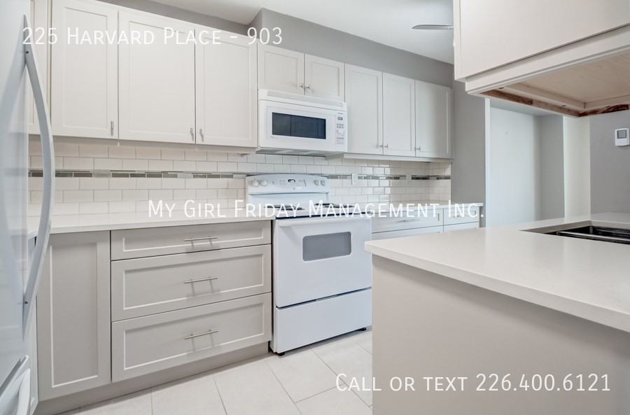 225 Harvard Pl #903 - Photo 7 of 17