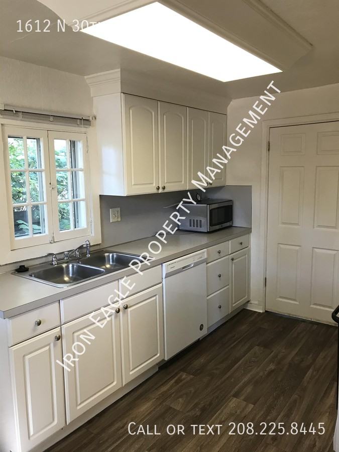 1612 N 30th St - Photo 2 of 12