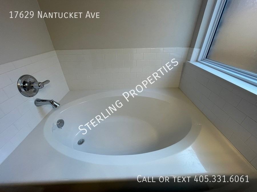 17629 Nantucket Ave - Photo 6 of 32