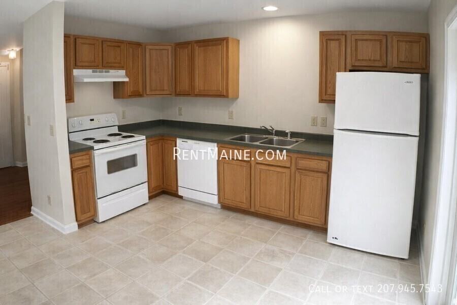 24 Patrick Dr - Photo 3 of 14