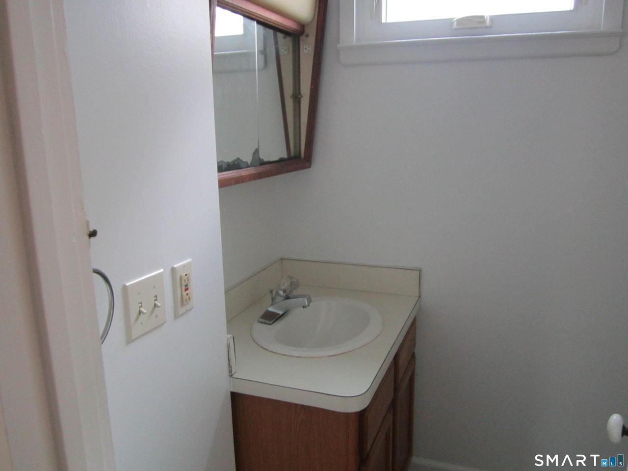 78 Alcove St - Photo 3 of 10