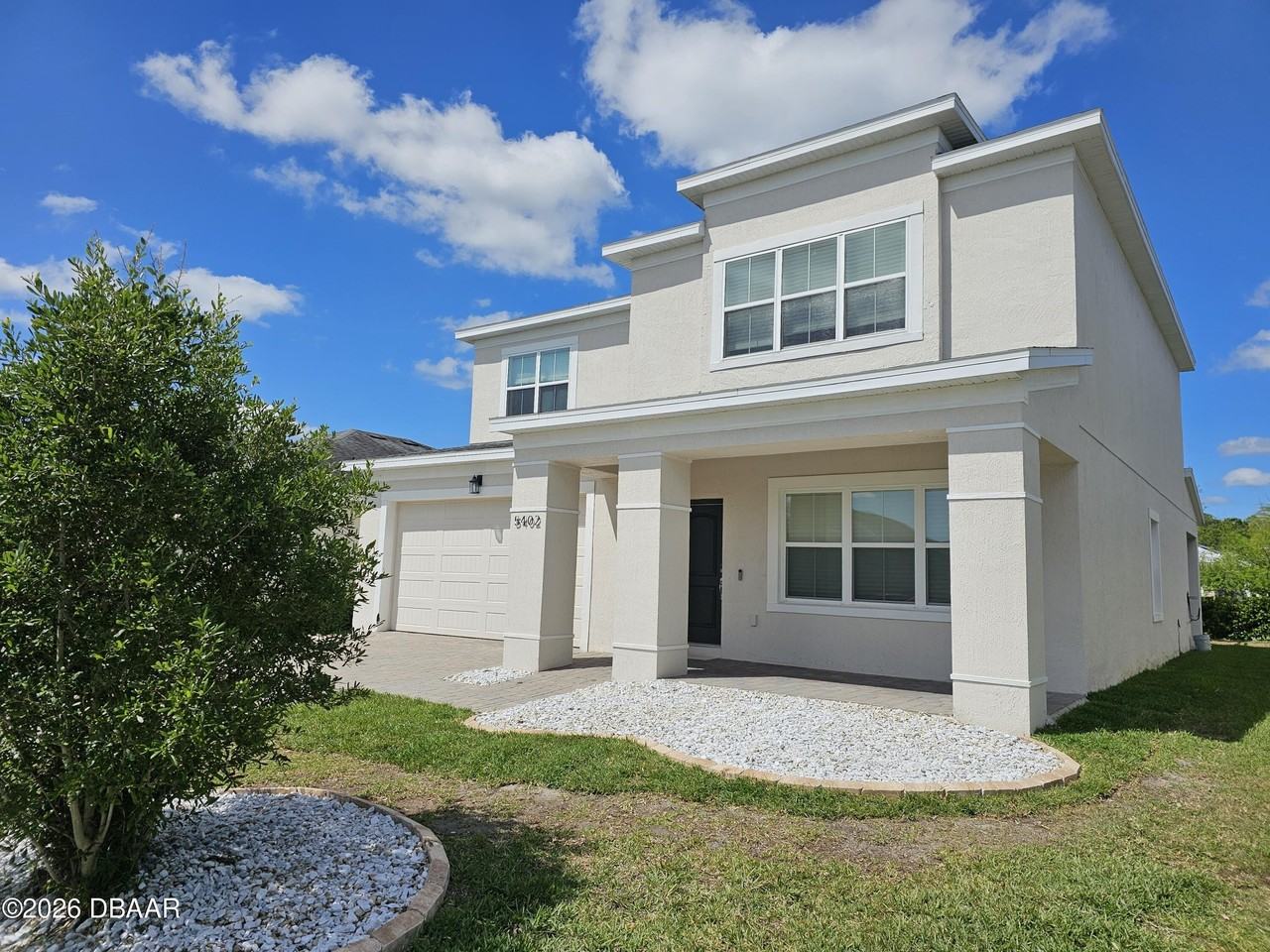 5402 Hutchinson St - Photo 2 of 6