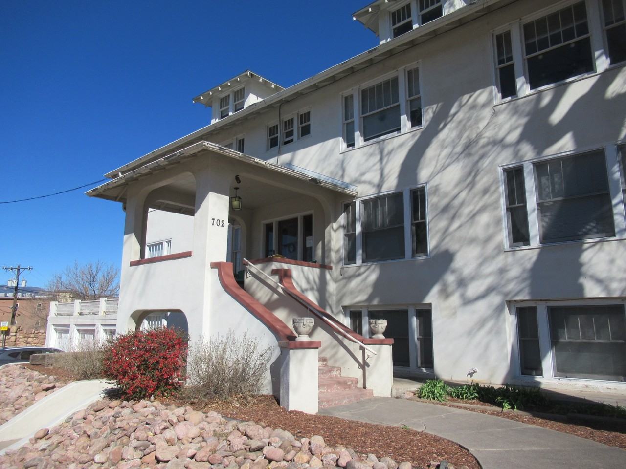 702 N Cascade Ave #1