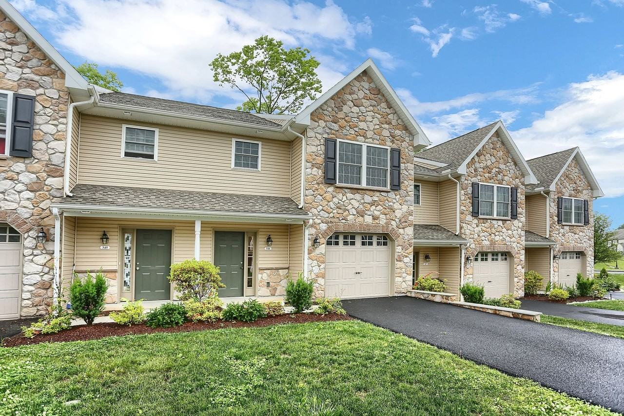 346 Melbourne Ln - Photo 2 of 32