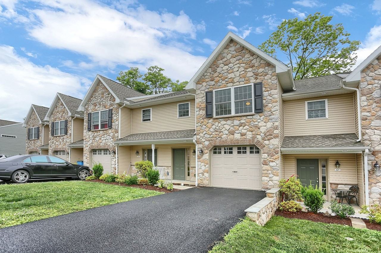 346 Melbourne Ln - Photo 4 of 32