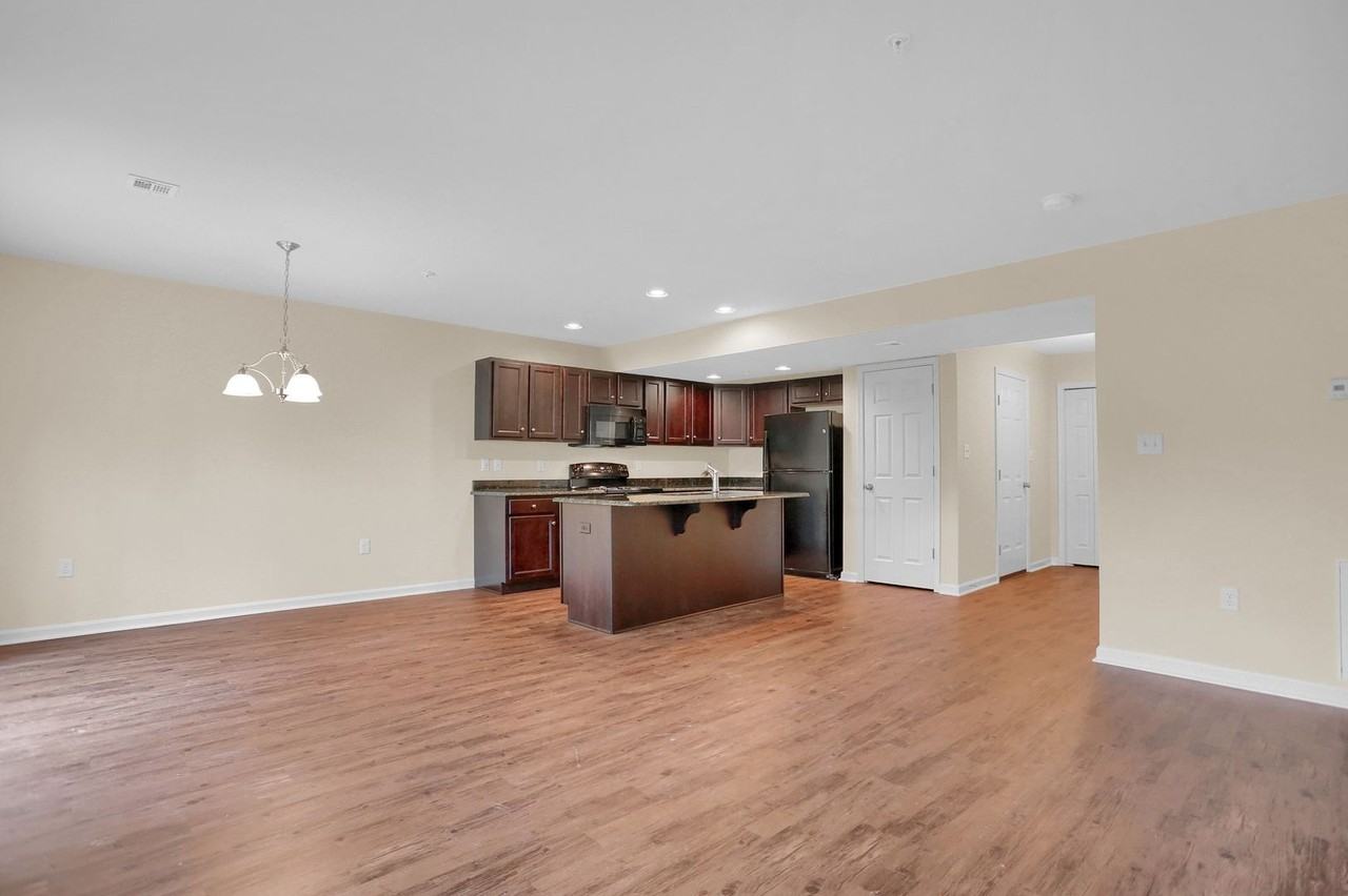 346 Melbourne Ln - Photo 5 of 32