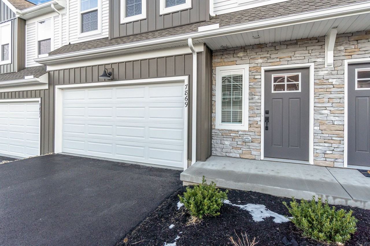 7869 Oak Brook Dr - Photo 4 of 31