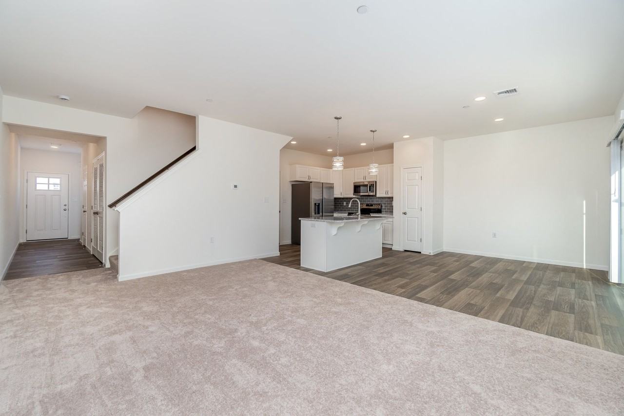 7869 Oak Brook Dr - Photo 6 of 31