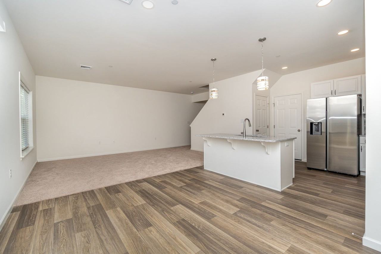 7869 Oak Brook Dr - Photo 7 of 31