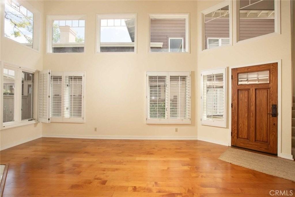 1080 Rocton Dr - Photo 6 of 46