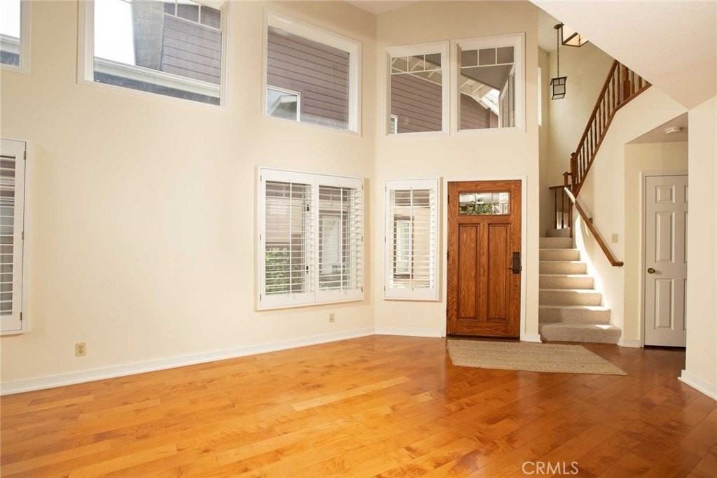 1080 Rocton Dr - Photo 7 of 46