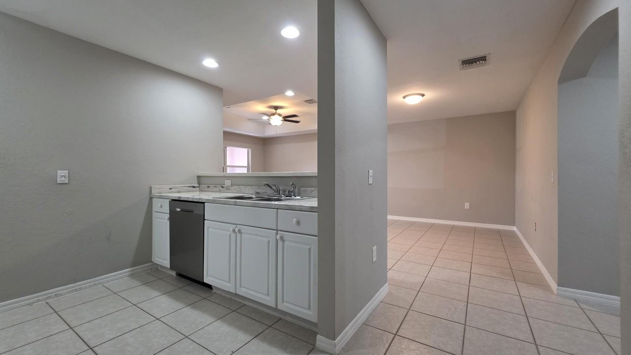 1812 E Royal Tern Lane 21 B - Photo 5 of 20